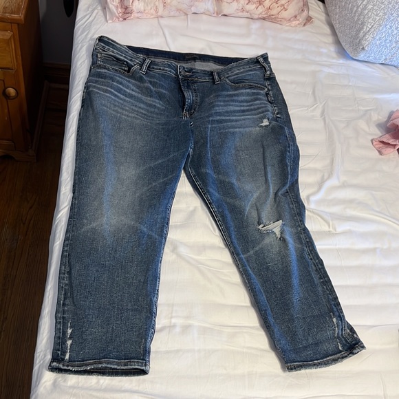 Silver jeans boyfriend mid rise slim leg plus size jeans.
Style # W27175SDG204 - Picture 3 of 10
